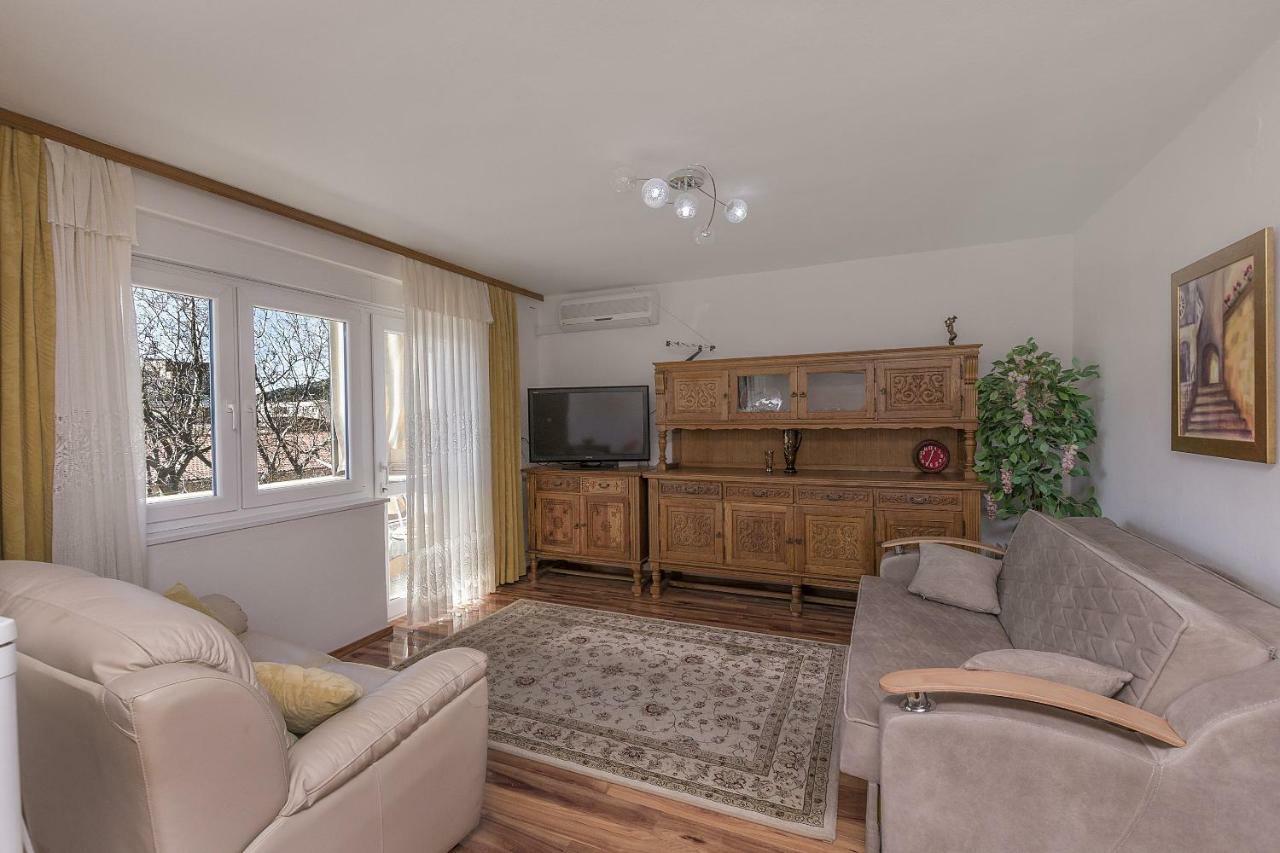 Apartment Nansy 奥米什 客房 照片