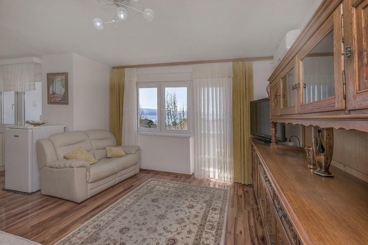 Apartment Nansy 奥米什 客房 照片