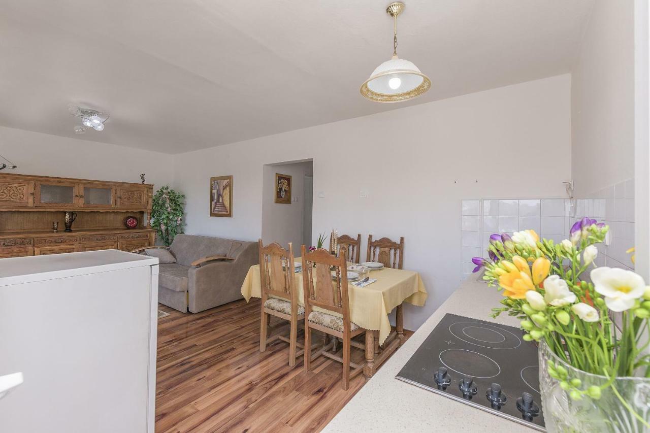 Apartment Nansy 奥米什 客房 照片