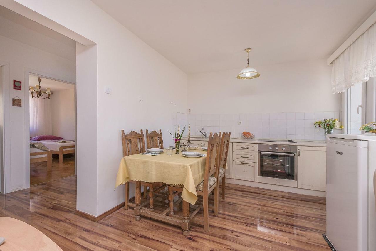 Apartment Nansy 奥米什 客房 照片