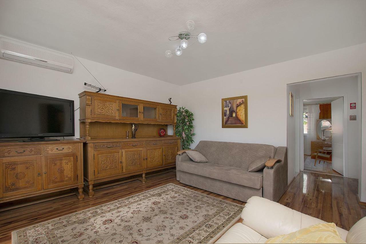 Apartment Nansy 奥米什 客房 照片